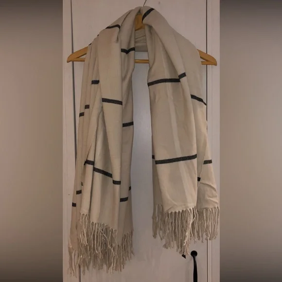 BNWT Indigo Love & Lore Cream and Black Striped Scarf with Fringe - Picture 6 of 15